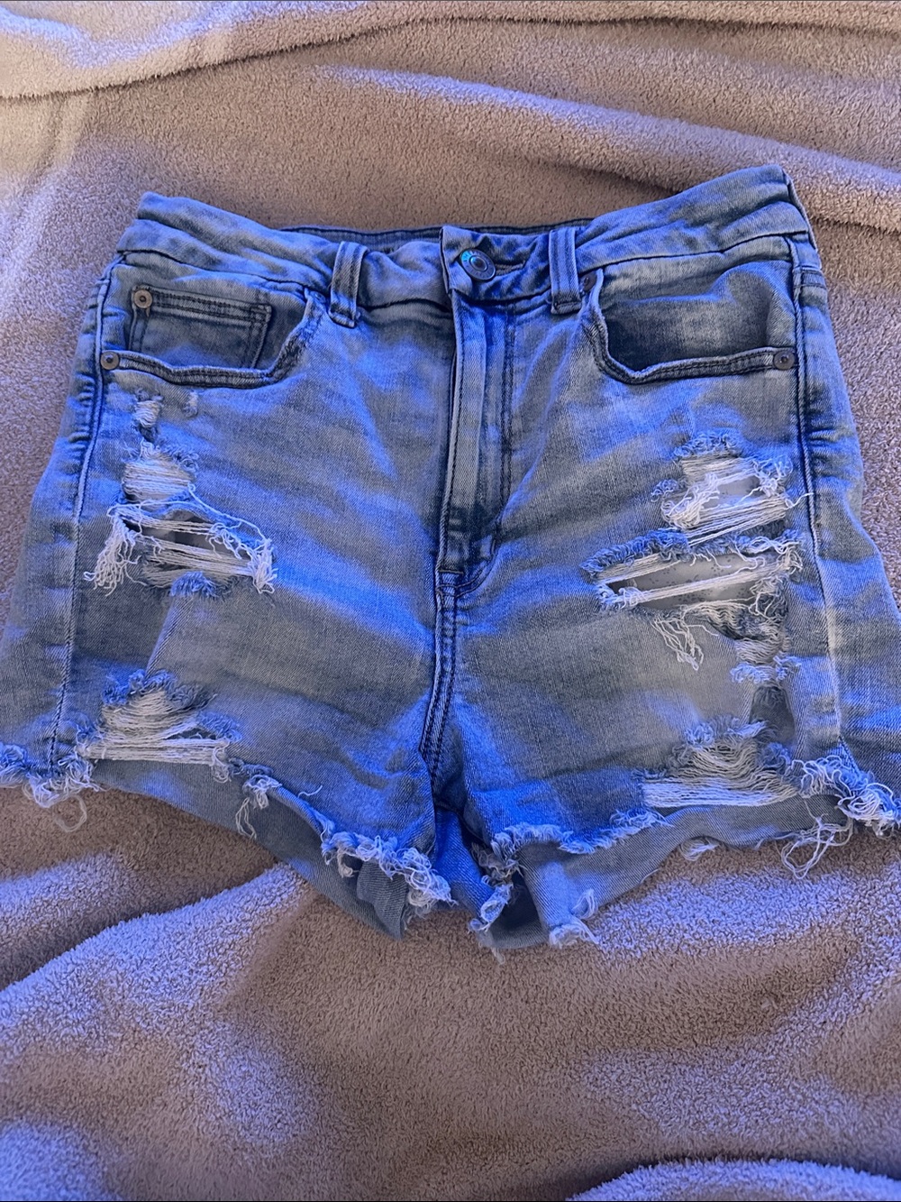 American Eagle Outfitters Distressed curvy high rise shortie. Size 6, GUC